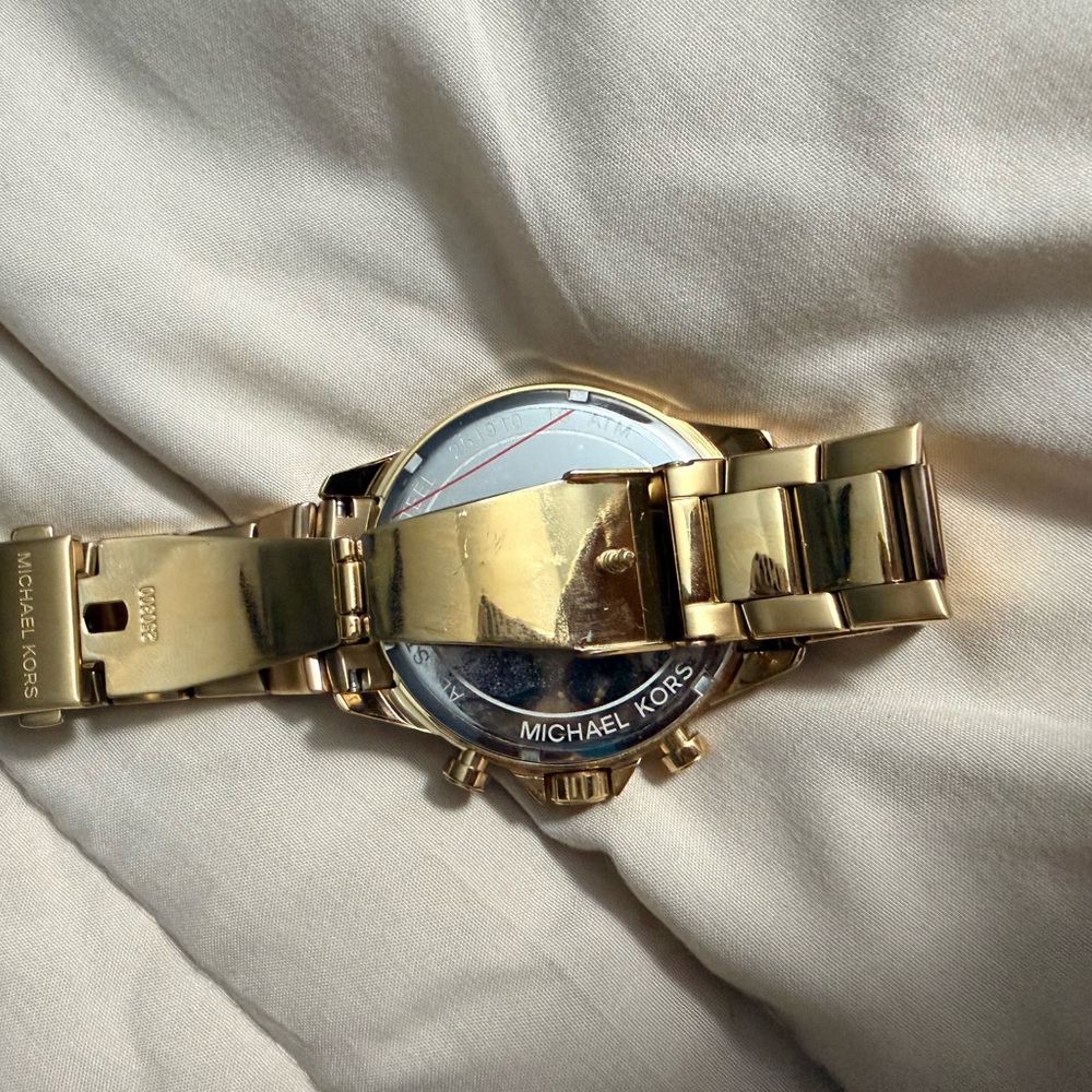 Michael Kors Gold Chronograph Men's Watch - Picture 6 of 6